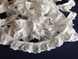 25mm 35077 Broderie Gathered (20 metres)