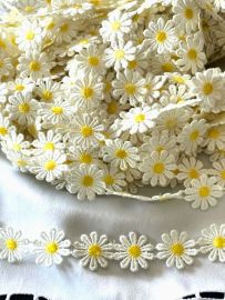 22mm White/Lemon Daisy